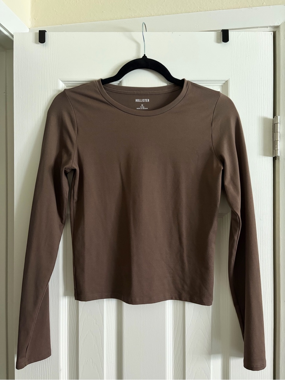 Hollister Women's Long-Sleeve Crew Neck Long Sleeve Cropped